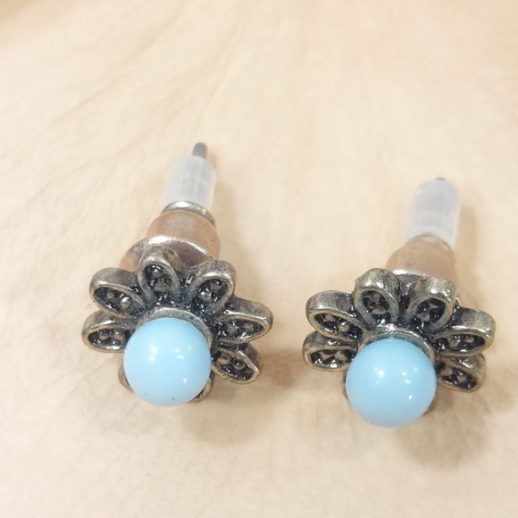 Silver Flower Stud Earrings Blue Stone Vintage Jewelry Jewel Trinket Gift f/Her - Picture 3 of 11